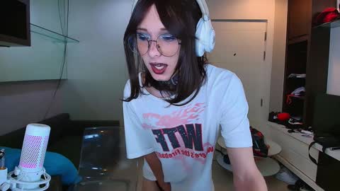 Snapshot of kristinaholland chatting on 02.01.25 kristina online show from 02.01.25