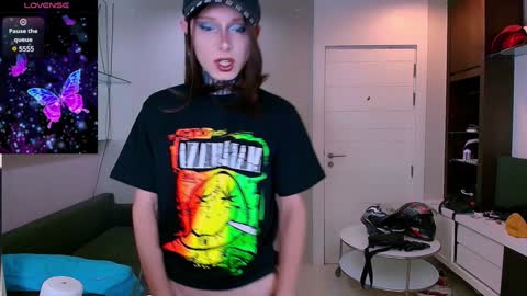 Snapshot of kristinaholland chatting on 02.04.25 kristina online show from 02.04.25