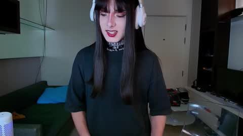 Snapshot of kristinaholland chatting on 03.11.25 kristina online show from 03.11.25