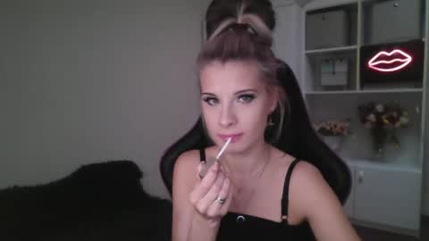 KristineAmore online show from 10.13.25