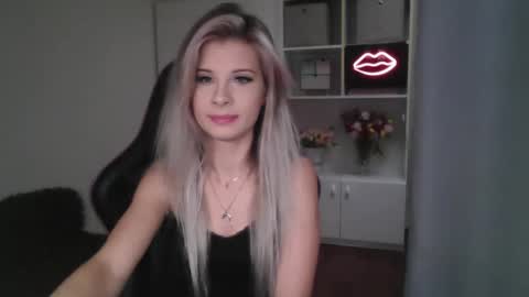 KristineAmore online show from 10.14.25