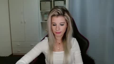 KristineAmore online show from 11.06.25