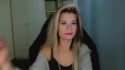 KristineAmore online show from 11.17.25