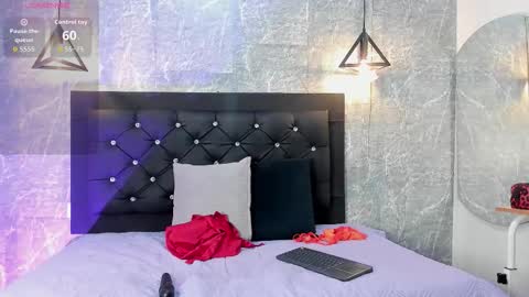 Snapshot of krystal_taylor23 chatting on 09.30.25 Kystal Taylor online show from 09.30.25