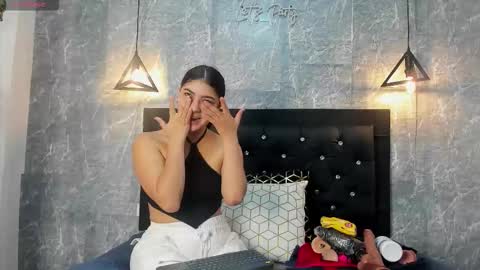 Snapshot of krystal_taylor23 chatting on 10.10.25 Kystal Taylor online show from 10.10.25