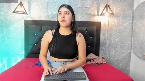 Kystal Taylor online show from 11.25.25