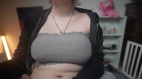 Snapshot of krystalsyxx chatting on 02.14.25 Krystal Syx online show from 02.14.25