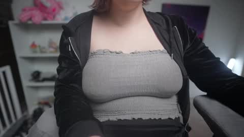 Snapshot of krystalsyxx chatting on 03.12.25 Krystal Syx online show from 03.12.25