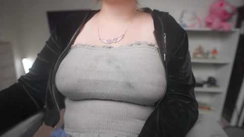 Snapshot of krystalsyxx chatting on 09.30.25 Krystal Syx online show from 09.30.25