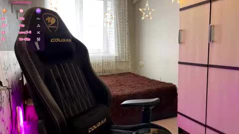 Snapshot of krystlehymel chatting on 12.16.25 Alis online show from 12.16.25