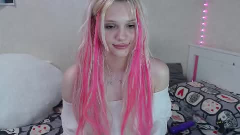 Emilia online show from 02.17.25