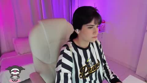 Snapshot of kuritoo_ chatting on 12.14.25 online show from 12.14.25