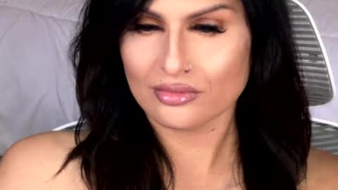 Snapshot of kxaxmichelle chatting on 04.27.26 Kick online show from 04.27.26