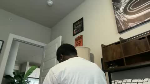 Snapshot of kylekickstand chatting on 11.16.25 Kyle Kickstand online show from 11.16.25