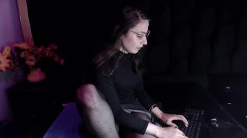 kylie_bloom online show from 11.16.25