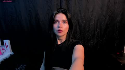 Snapshot of kylie_foxx1 chatting on 12.22.24 submissive demon Please help me to reach 500 thumbs up online show from 12.22.24