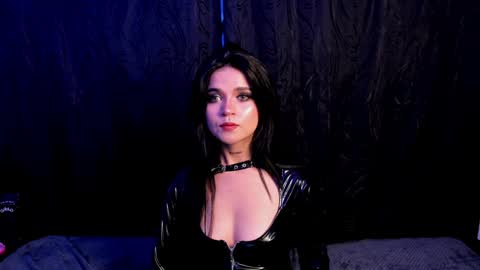 Snapshot of kylie_foxx1 chatting on 01.27.25 submissive demon Please help me to reach 500 thumbs up online show from 01.27.25