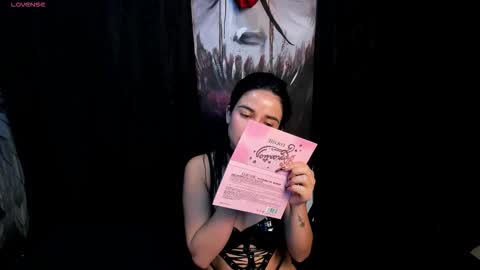 Snapshot of kylie_foxx1 chatting on 09.11.25 submissive demon Please help me to reach 500 thumbs up online show from 09.11.25