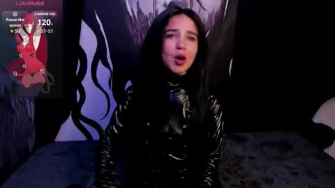 Snapshot of kylie_foxx1 chatting on 11.26.25 submissive demon Please help me to reach 500 thumbs up online show from 11.26.25