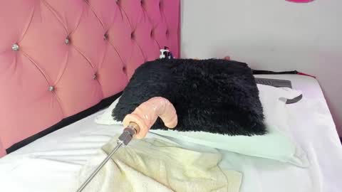 kylie Sttel online show from 03.07.25