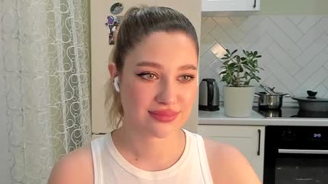 Snapshot of kylieblond chatting on 12.01.24 Din online show from 12.01.24