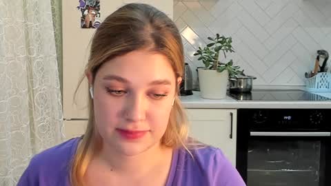 Snapshot of kylieblond chatting on 12.17.24 Din online show from 12.17.24