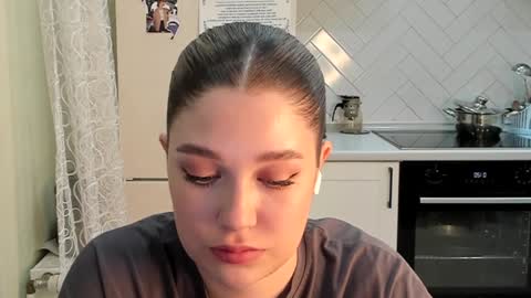 Snapshot of kylieblond chatting on 01.07.25 Din online show from 01.07.25