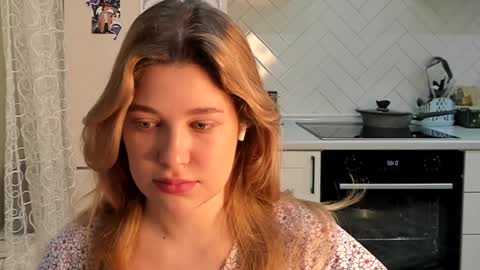 Snapshot of kylieblond chatting on 02.05.25 Din online show from 02.05.25