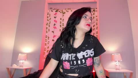 Snapshot of kyliemaxwell chatting on 01.22.25 K Y L I E online show from 01.22.25