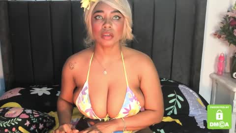 kylie white boobs online show from 03.12.25