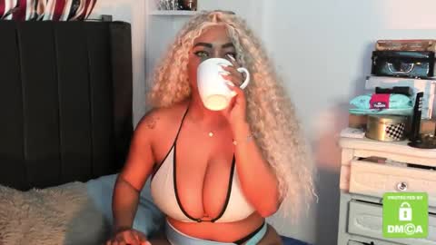 kylie white boobs online show from 11.25.25