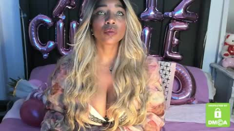 kylie white boobs online show from 04.17.26