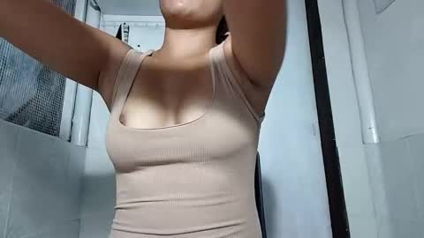 Snapshot of kyliexx98 chatting on 12.05.25 kylie online show from 12.05.25