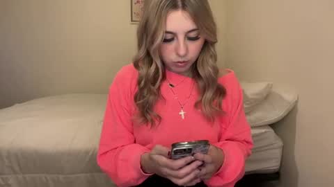 Snapshot of kynziee18 chatting on 12.21.24 kynziee18 online show from 12.21.24