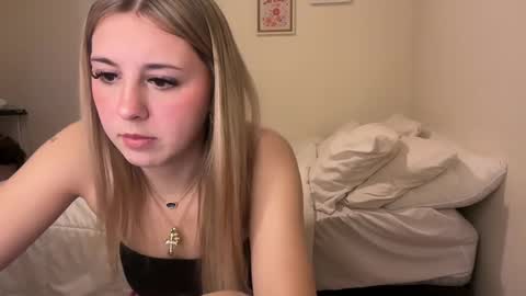 Snapshot of kynziee18 chatting on 12.28.24 kynziee18 online show from 12.28.24