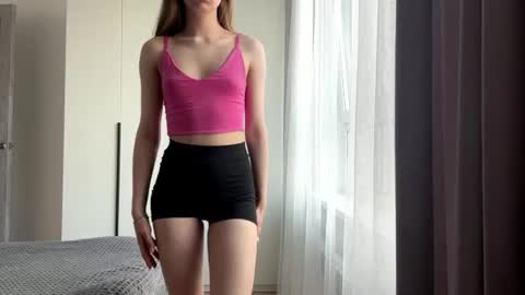 Snapshot of kyragraise chatting on 06.20.26 Kira online show from 06.20.26