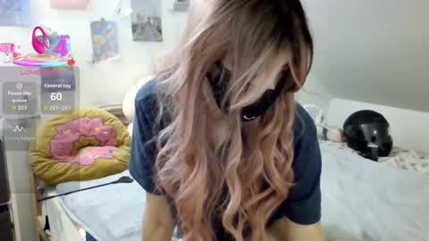 Kyra Wild online show from 09.22.25