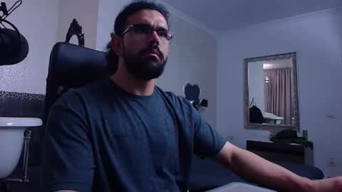 Snapshot of kysonrhodes chatting on 12.15.25 KysonRhodes online show from 12.15.25