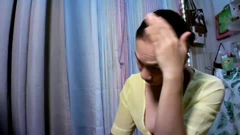 Snapshot of kyutshyne chatting on 01.27.25 kyutshyne online show from 01.27.25