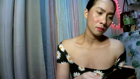 Snapshot of kyutshyne chatting on 02.17.25 kyutshyne online show from 02.17.25