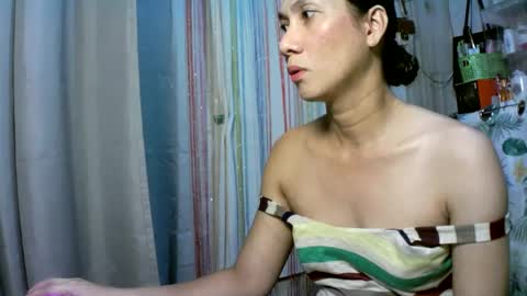 Snapshot of kyutshyne chatting on 02.19.25 kyutshyne online show from 02.19.25