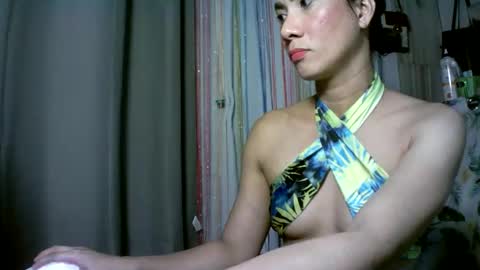 Snapshot of kyutshyne chatting on 02.19.25 kyutshyne online show from 02.19.25