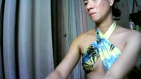 Snapshot of kyutshyne chatting on 02.19.25 kyutshyne online show from 02.19.25