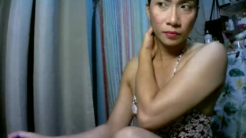 Snapshot of kyutshyne chatting on 02.21.25 kyutshyne online show from 02.21.25