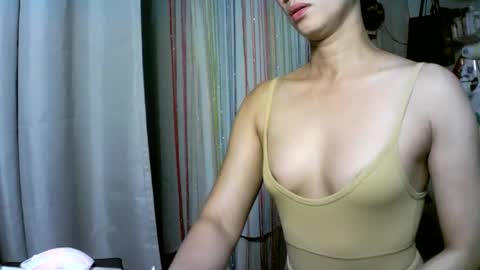 Snapshot of kyutshyne chatting on 02.22.25 kyutshyne online show from 02.22.25