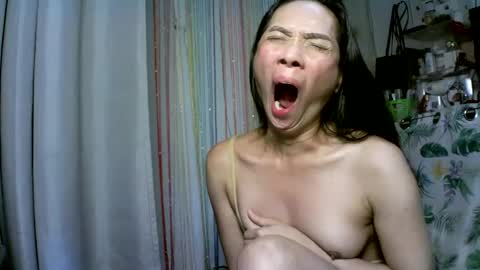 Snapshot of kyutshyne chatting on 02.22.25 kyutshyne online show from 02.22.25