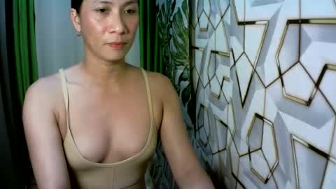 Snapshot of kyutshyne chatting on 04.25.26 kyutshyne online show from 04.25.26