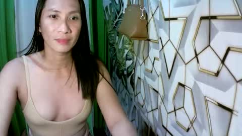 Snapshot of kyutshyne chatting on 05.17.26 kyutshyne online show from 05.17.26