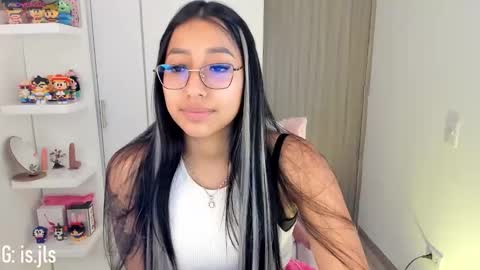 Snapshot of kyy_isa chatting on 10.04.25 IG online show from 10.04.25