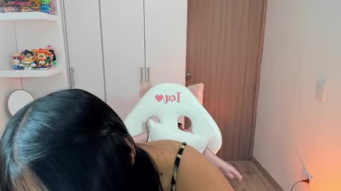 Snapshot of kyy_isa chatting on 10.08.25 IG online show from 10.08.25